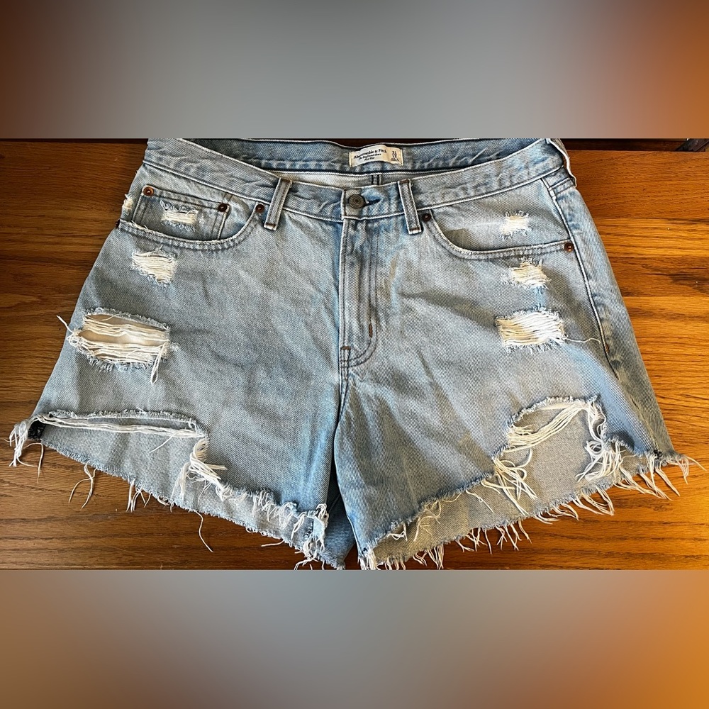 Abercrombie - Boyfriend mid-rise Jean shorts